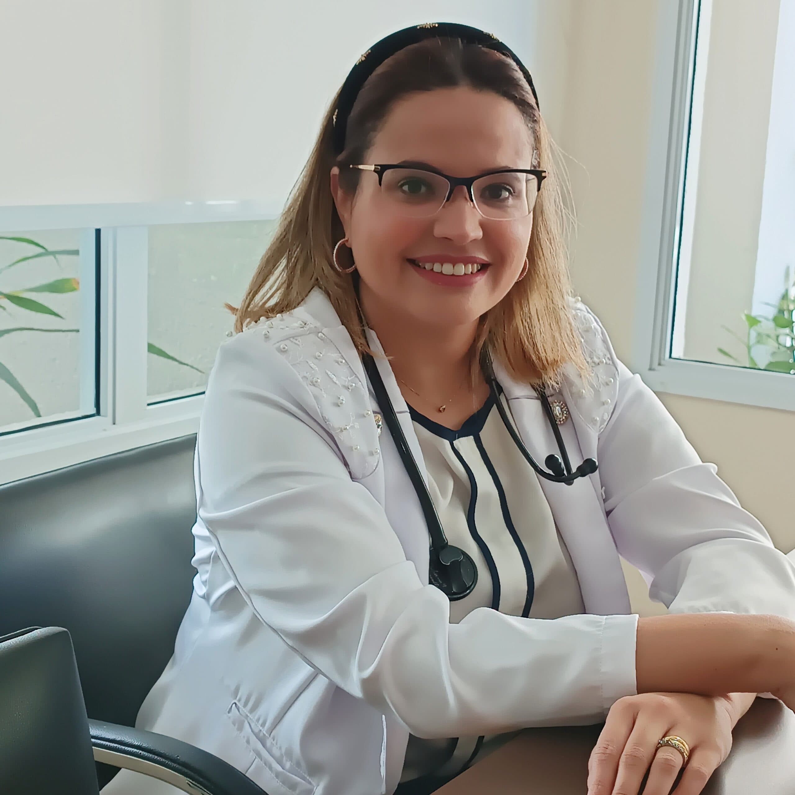 Dra. Juliana P. Carvalho em retrato profissional